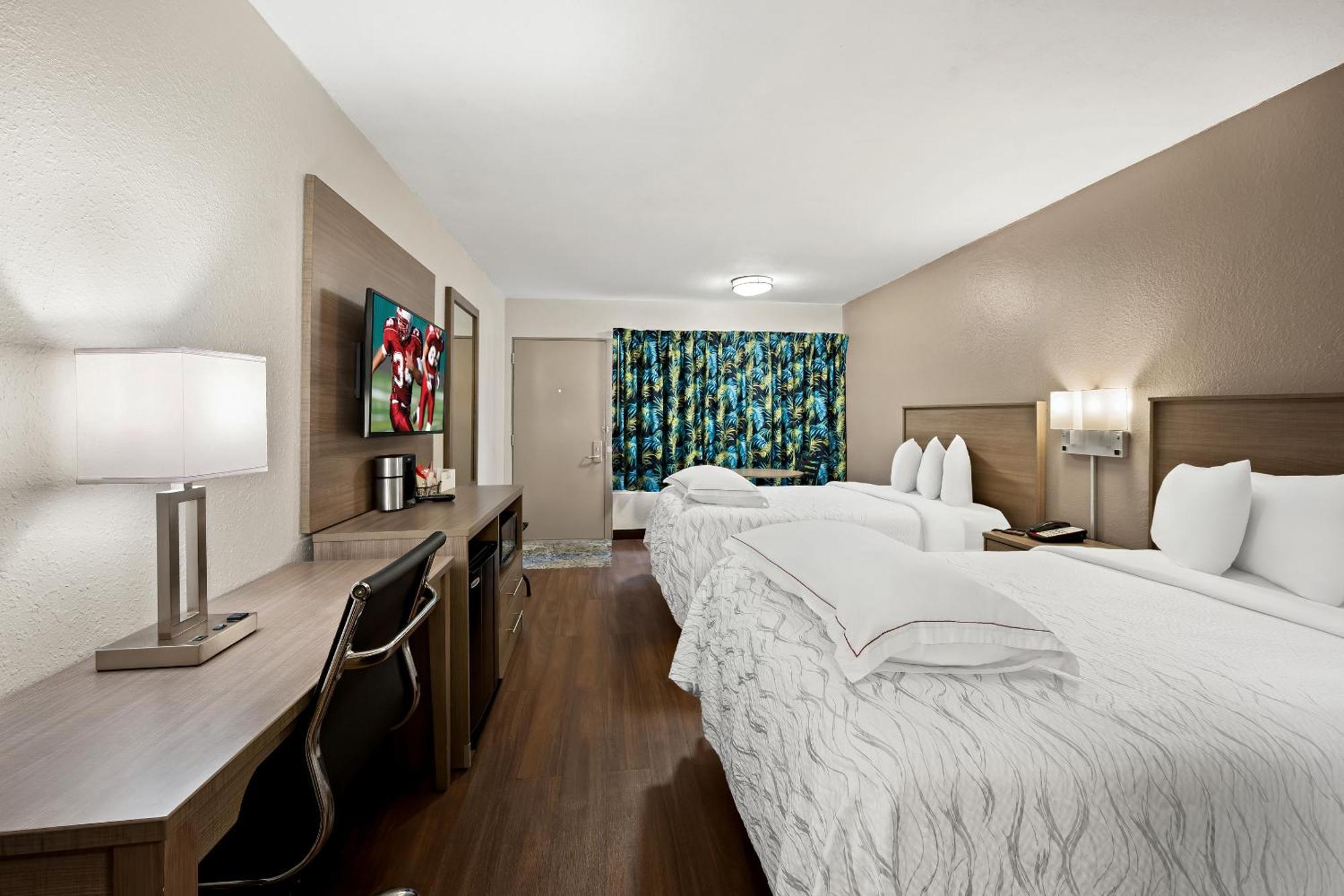 เรด รูฟ พลัส+ แอนด์ สวีท เนเปิลส์ ดาวน์ทาวน์ - ฟิฟธ์ อเวนิว เซาท์ Hotel ภายนอก รูปภาพ